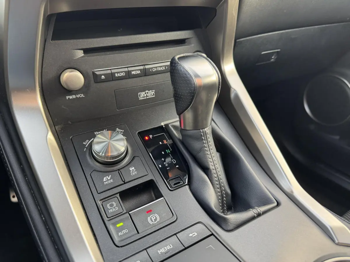 300h AWD F F SPORT Line|NL-Auto|Trekhaak