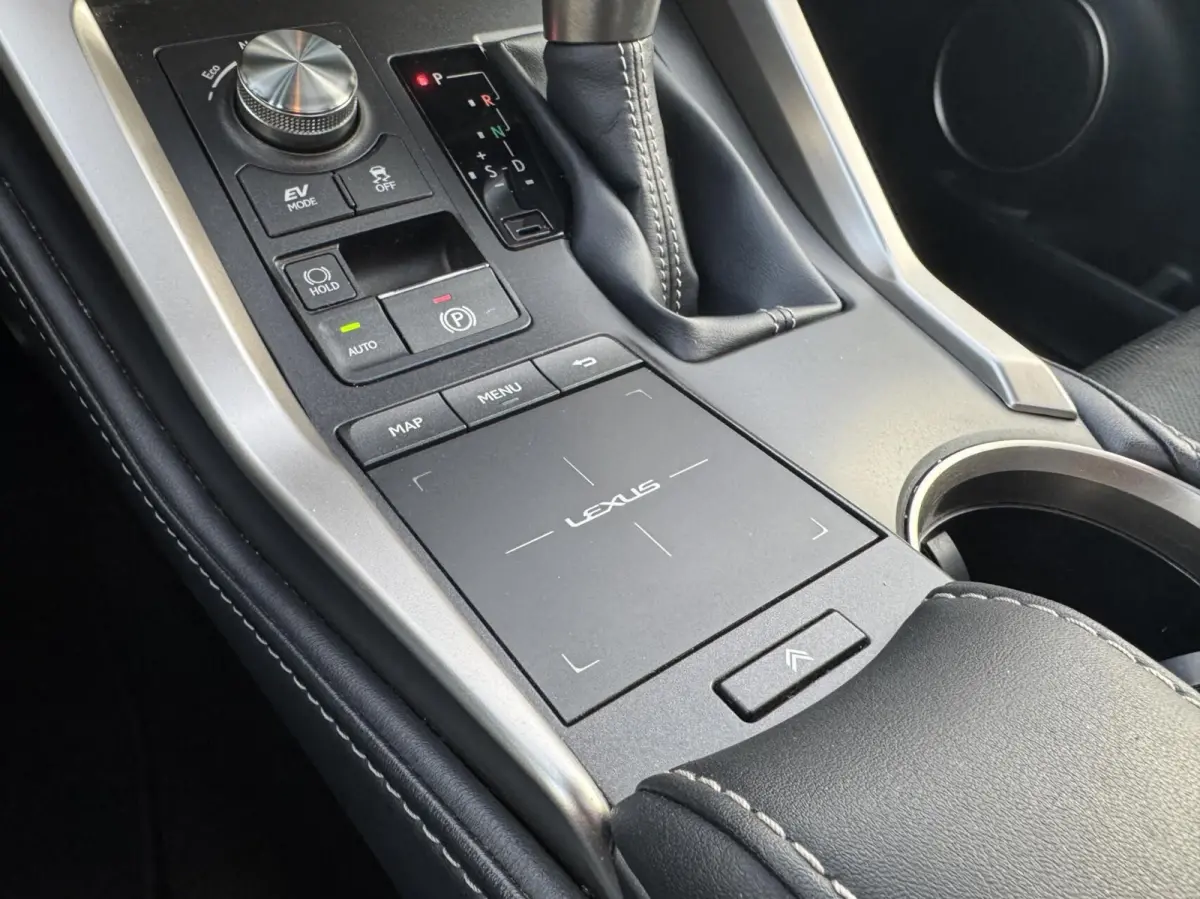 300h AWD F F SPORT Line|NL-Auto|Trekhaak