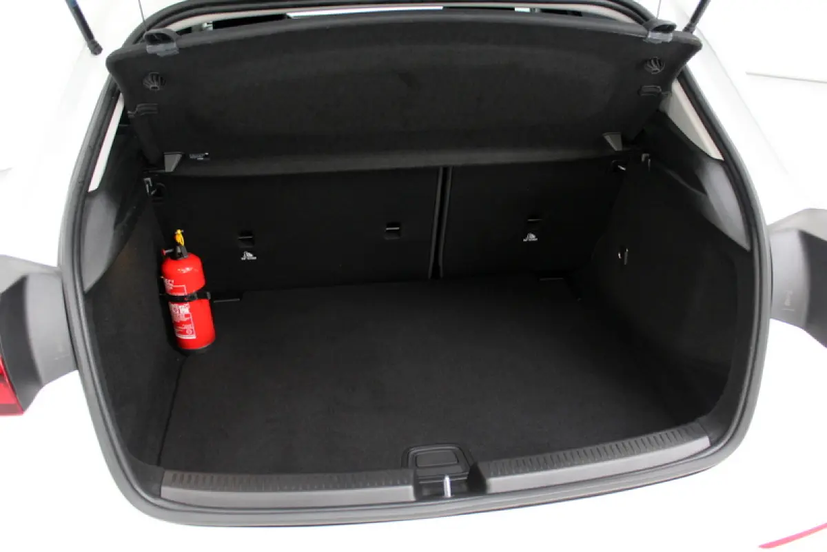200 Premium Plus 164PK, RIJKLAAR | AUTOMAAT | 18"LM-VELGEN | STOELVERWARMING | NAVIGATIE | CRUISE