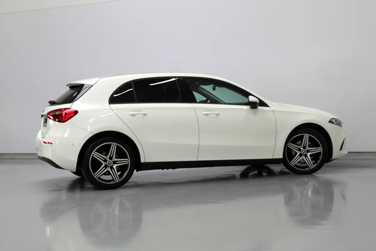 200 Premium Plus 164PK, RIJKLAAR | AUTOMAAT | 18"LM-VELGEN | STOELVERWARMING | NAVIGATIE | CRUISE
