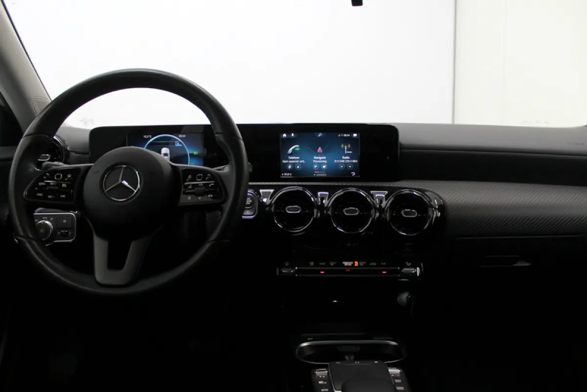 200 Premium Plus 164PK, RIJKLAAR | AUTOMAAT | 18"LM-VELGEN | STOELVERWARMING | NAVIGATIE | CRUISE