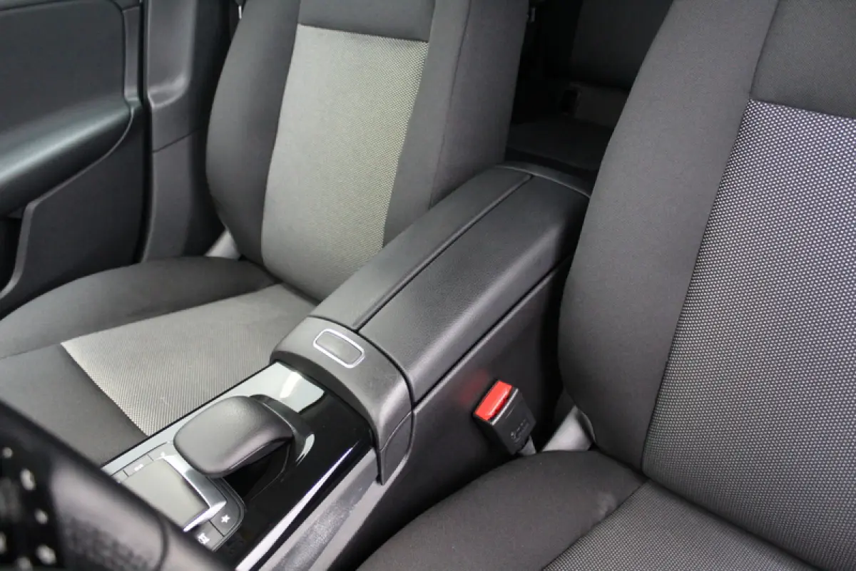 200 Premium Plus 164PK, RIJKLAAR | AUTOMAAT | 18"LM-VELGEN | STOELVERWARMING | NAVIGATIE | CRUISE