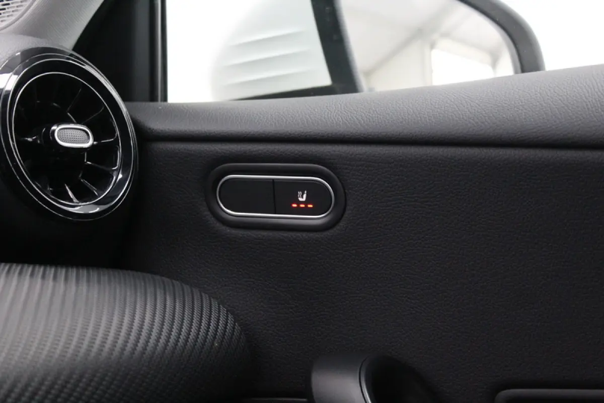 200 Premium Plus 164PK, RIJKLAAR | AUTOMAAT | 18"LM-VELGEN | STOELVERWARMING | NAVIGATIE | CRUISE