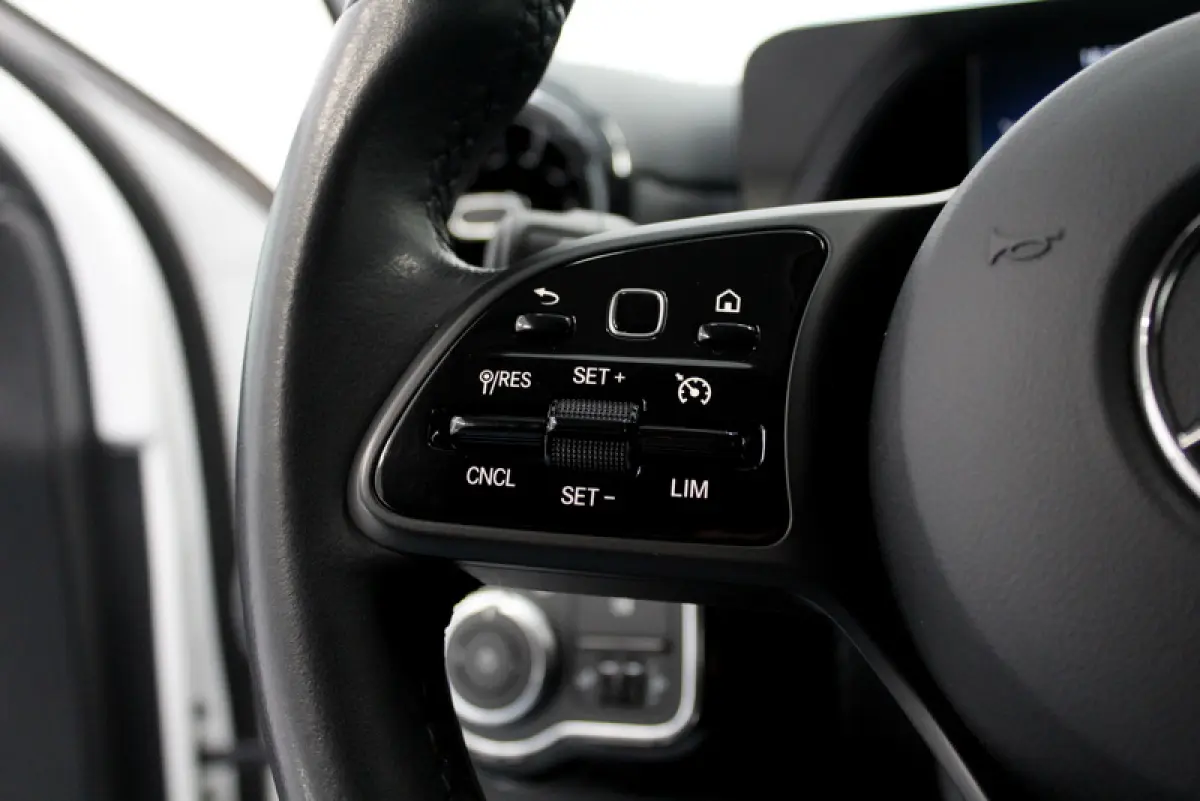 200 Premium Plus 164PK, RIJKLAAR | AUTOMAAT | 18"LM-VELGEN | STOELVERWARMING | NAVIGATIE | CRUISE