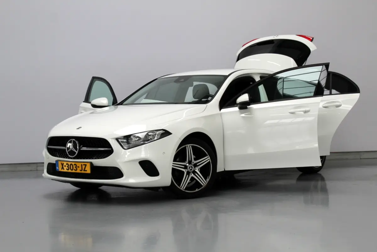 200 Premium Plus 164PK, RIJKLAAR | AUTOMAAT | 18"LM-VELGEN | STOELVERWARMING | NAVIGATIE | CRUISE