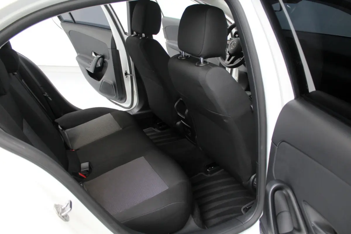 200 Premium Plus 164PK, RIJKLAAR | AUTOMAAT | 18"LM-VELGEN | STOELVERWARMING | NAVIGATIE | CRUISE