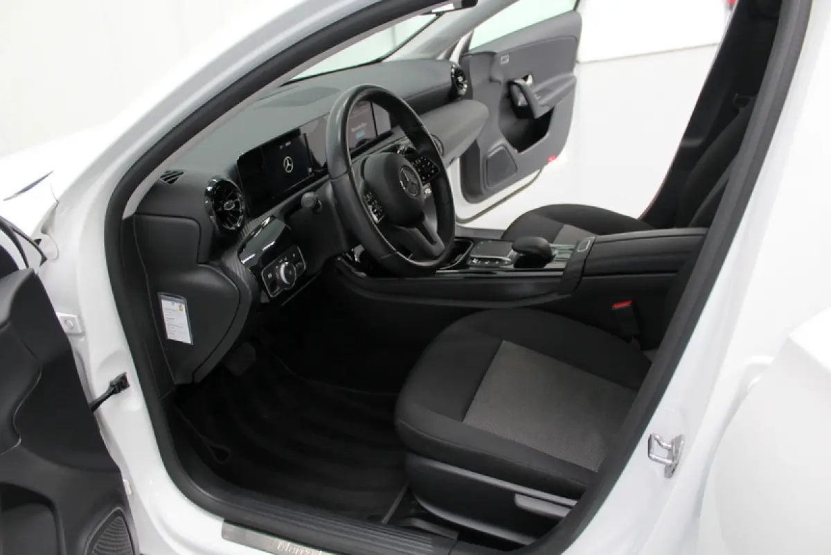 200 Premium Plus 164PK, RIJKLAAR | AUTOMAAT | 18"LM-VELGEN | STOELVERWARMING | NAVIGATIE | CRUISE