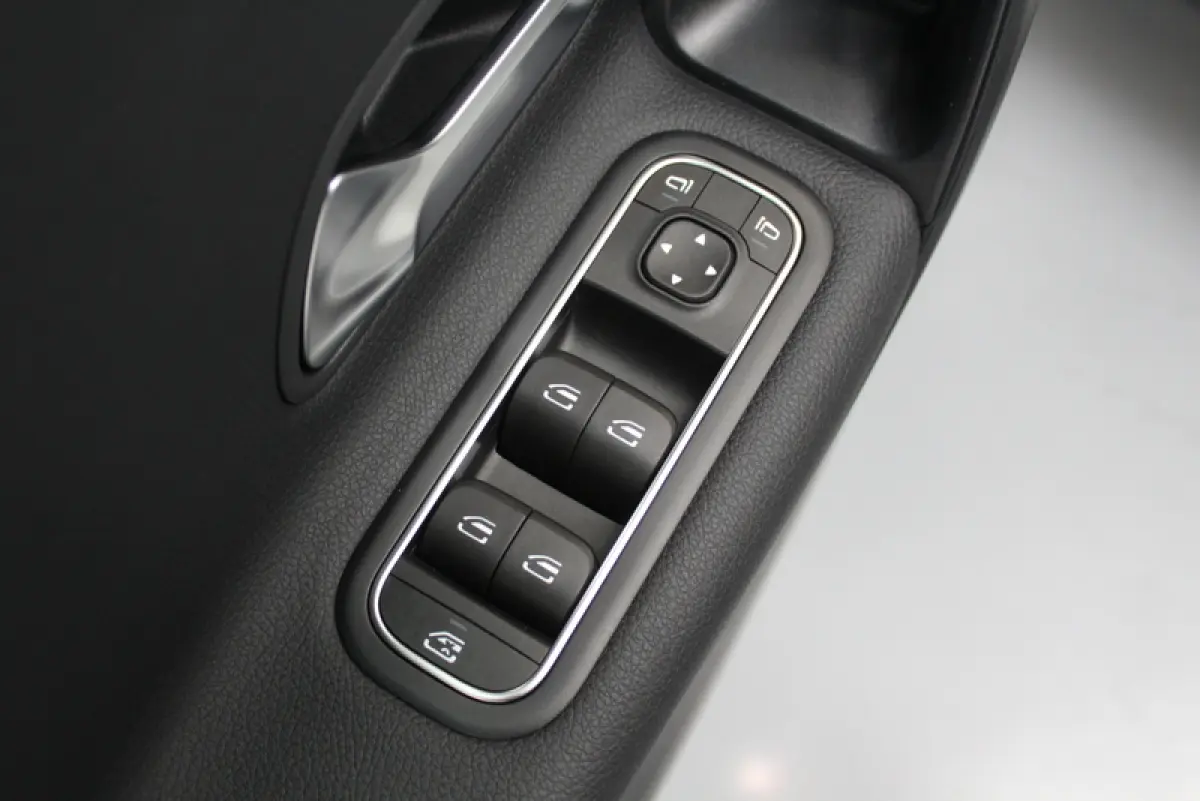 200 Premium Plus 164PK, RIJKLAAR | AUTOMAAT | 18"LM-VELGEN | STOELVERWARMING | NAVIGATIE | CRUISE