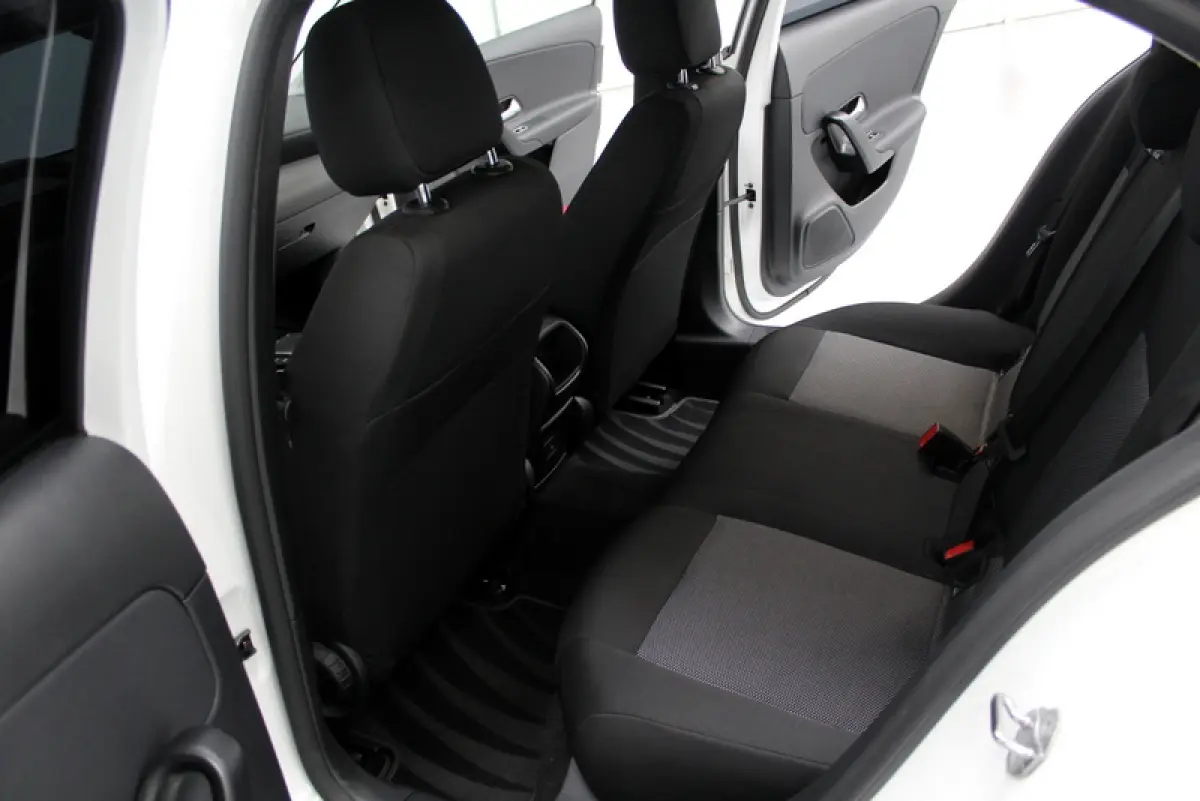 200 Premium Plus 164PK, RIJKLAAR | AUTOMAAT | 18"LM-VELGEN | STOELVERWARMING | NAVIGATIE | CRUISE