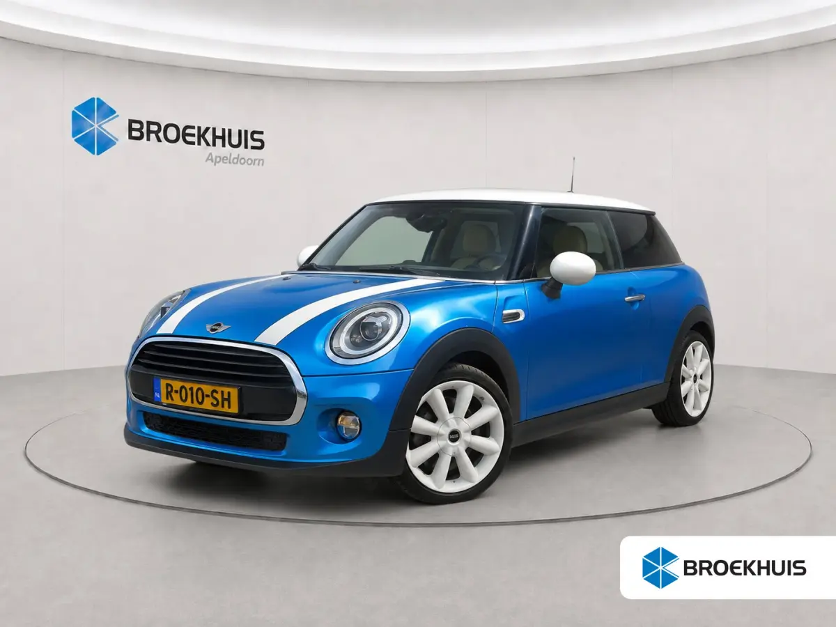 1.5 Cooper Chili Serious Business | Navigatie | Camera | Leder | Verwarmbare voorruit | Verwarmbare stoelen | Getint Glas | 18inch L.M. | | Achterbank in delen neerklapbaar | Achteruitrijcam
