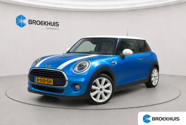 1.5 Cooper Chili Serious Business | Navigatie | Camera | Leder | Verwarmbare voorruit | Verwarmbare stoelen | Getint Glas | 18inch L.M. | | Achterbank in delen neerklapbaar | Achteruitrijcam
