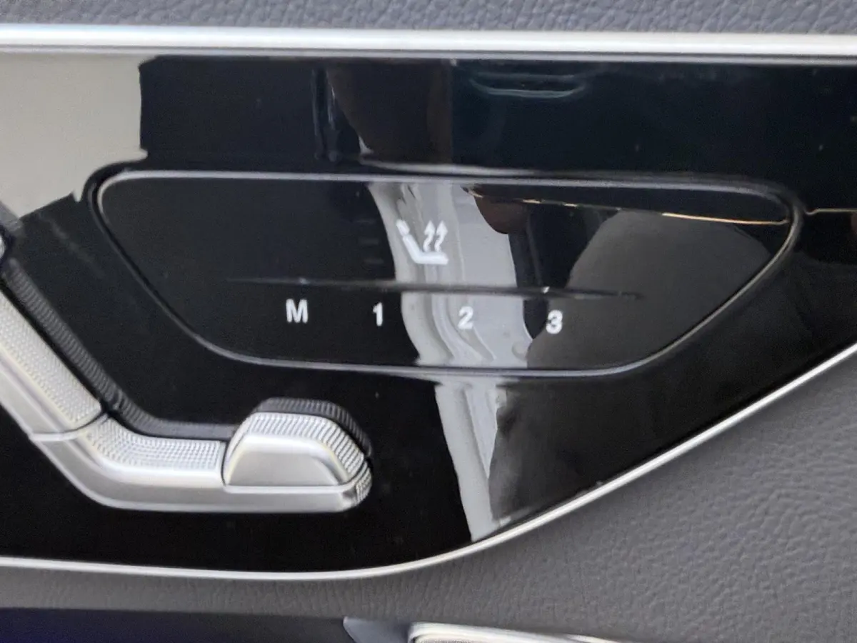 300 e AMG Line / Panoramadak/ 19 inch/ Night/ Burmester/ Digital Light/ Winter Pack/