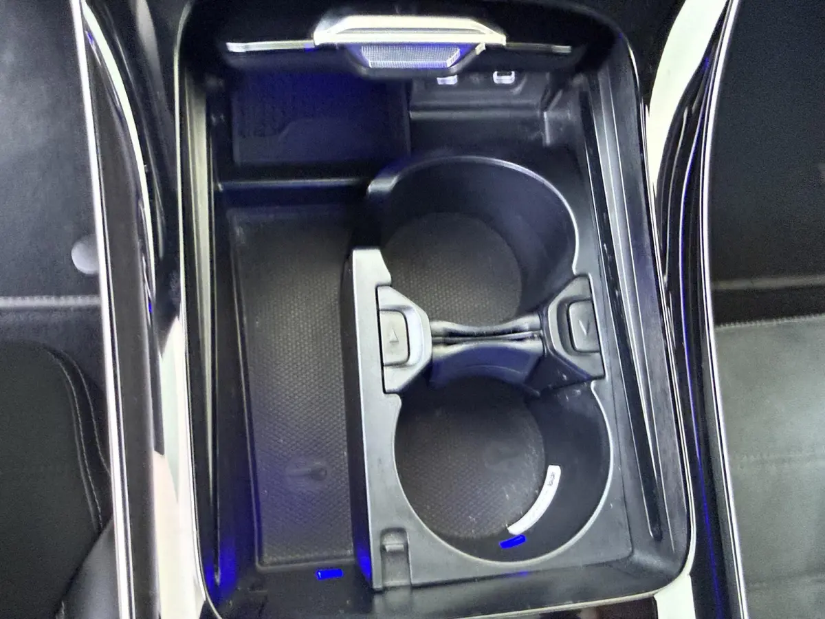 300 e AMG Line / Panoramadak/ 19 inch/ Night/ Burmester/ Digital Light/ Winter Pack/