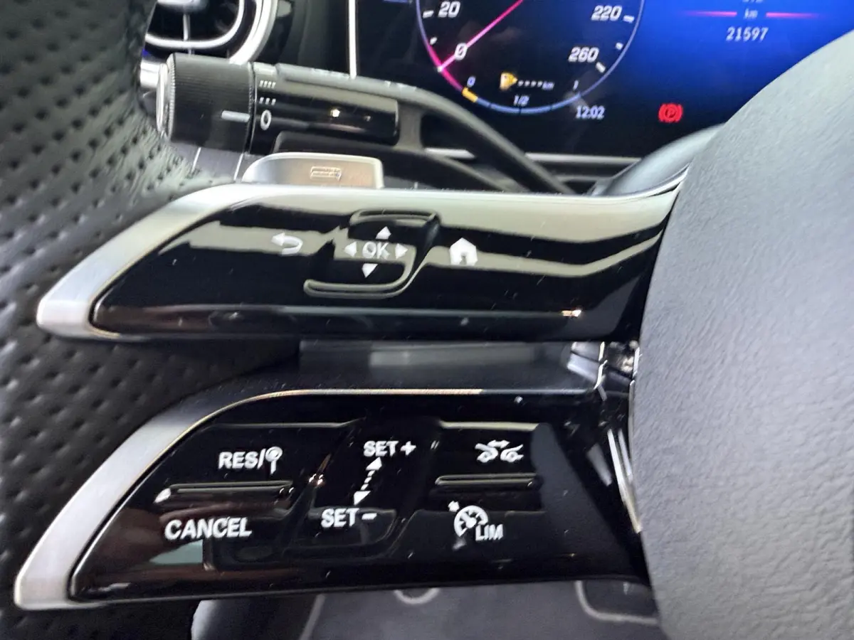 300 e AMG Line / Panoramadak/ 19 inch/ Night/ Burmester/ Digital Light/ Winter Pack/