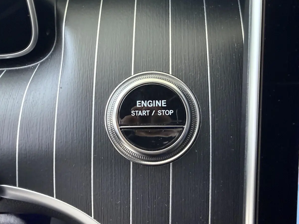 300 e AMG Line / Panoramadak/ 19 inch/ Night/ Burmester/ Digital Light/ Winter Pack/