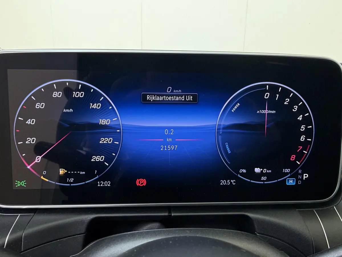 300 e AMG Line / Panoramadak/ 19 inch/ Night/ Burmester/ Digital Light/ Winter Pack/