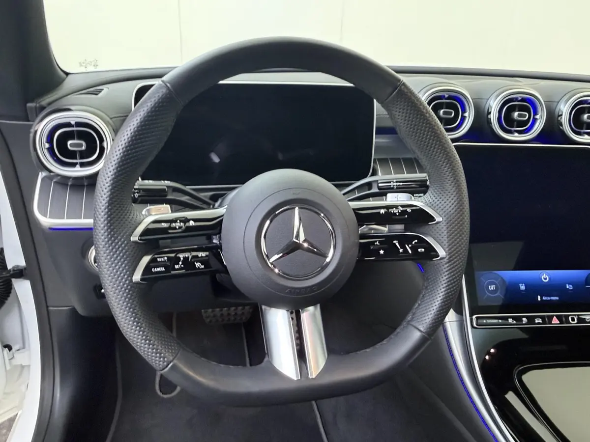 300 e AMG Line / Panoramadak/ 19 inch/ Night/ Burmester/ Digital Light/ Winter Pack/