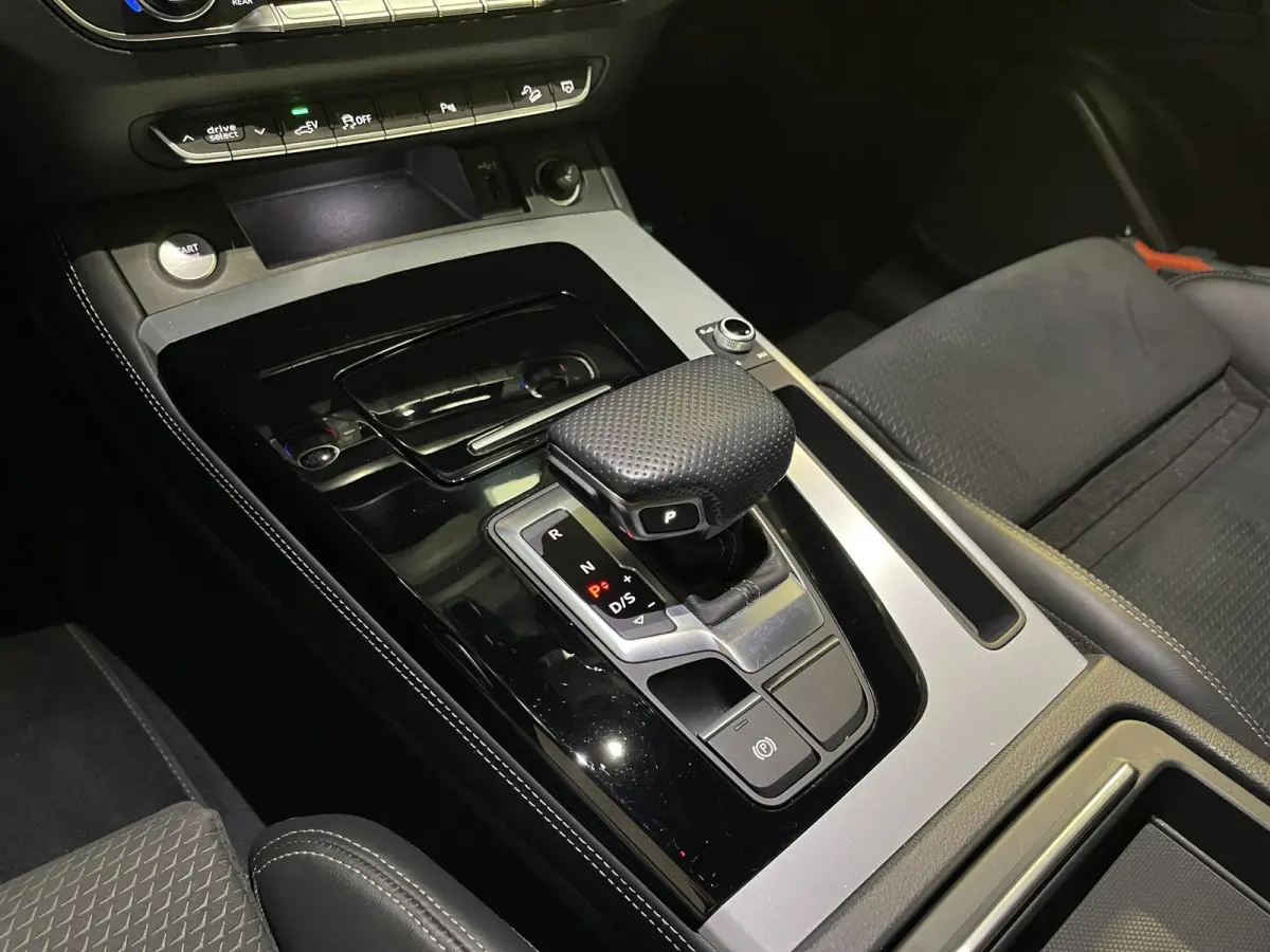55 TFSI e S edition Competition 19"/Sportstoelen/Stoelverwarming/Adaptieve cruise/Dodehoek/Camera/Apple Carplay & Android Auto