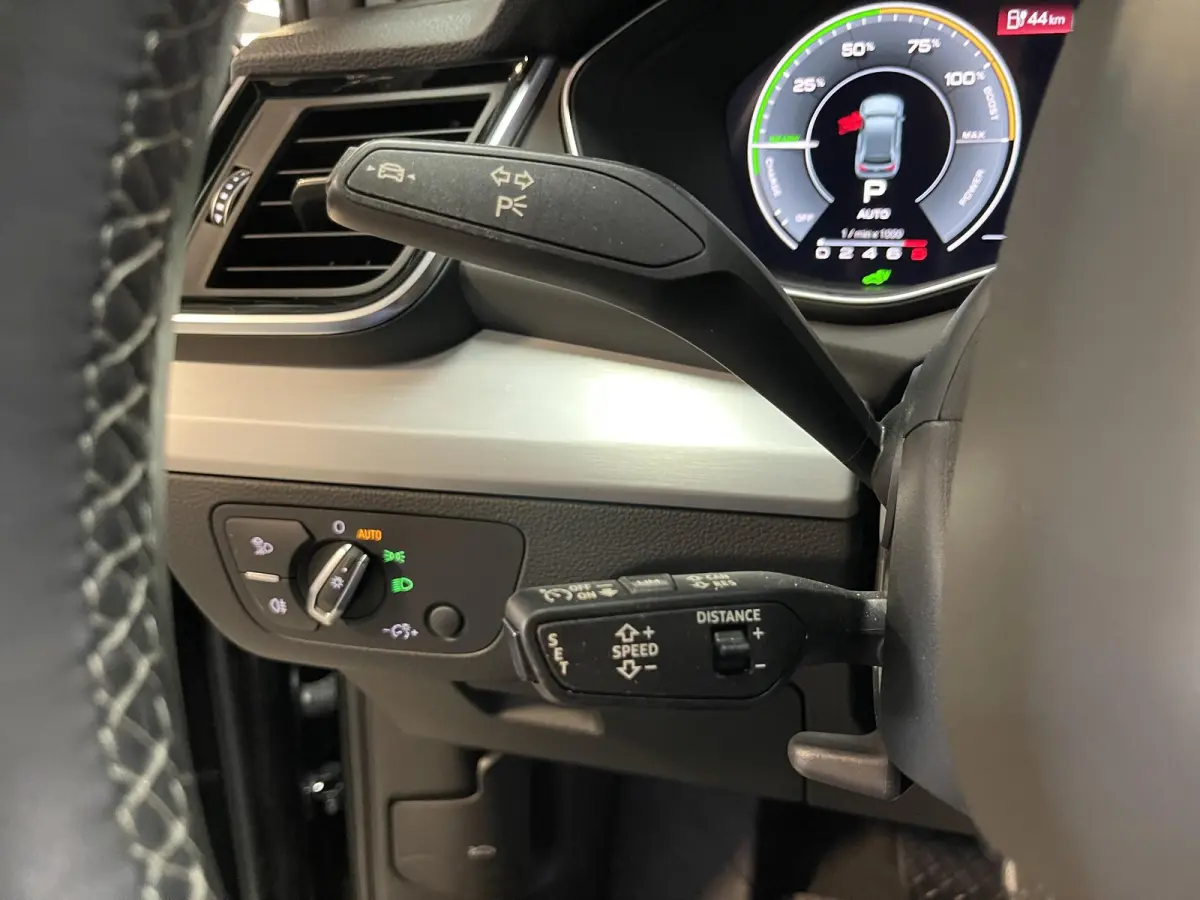 55 TFSI e S edition Competition 19"/Sportstoelen/Stoelverwarming/Adaptieve cruise/Dodehoek/Camera/Apple Carplay & Android Auto