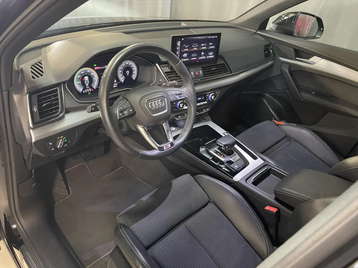 55 TFSI e S edition Competition 19"/Sportstoelen/Stoelverwarming/Adaptieve cruise/Dodehoek/Camera/Apple Carplay & Android Auto