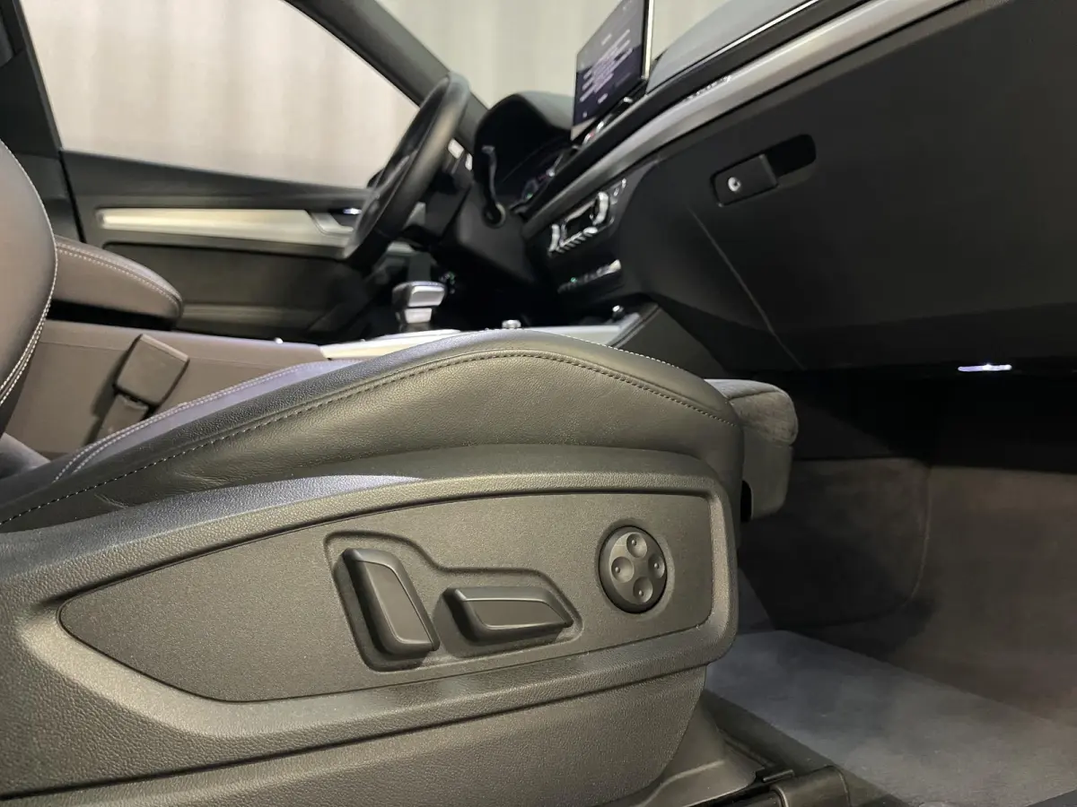 55 TFSI e S edition Competition 19"/Sportstoelen/Stoelverwarming/Adaptieve cruise/Dodehoek/Camera/Apple Carplay & Android Auto