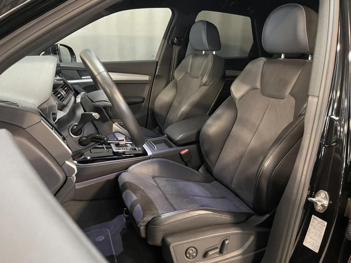 55 TFSI e S edition Competition 19"/Sportstoelen/Stoelverwarming/Adaptieve cruise/Dodehoek/Camera/Apple Carplay & Android Auto