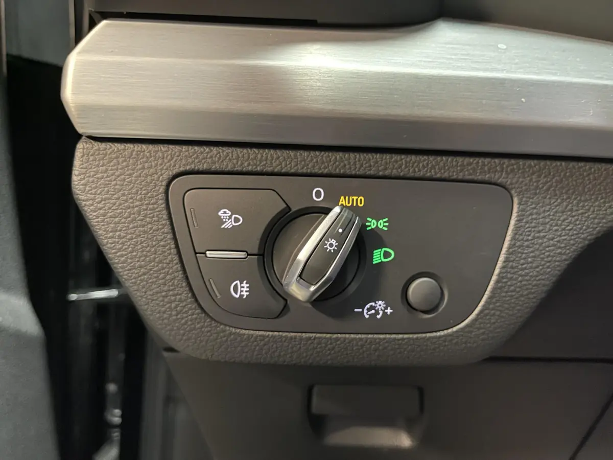 55 TFSI e S edition Competition 19"/Sportstoelen/Stoelverwarming/Adaptieve cruise/Dodehoek/Camera/Apple Carplay & Android Auto