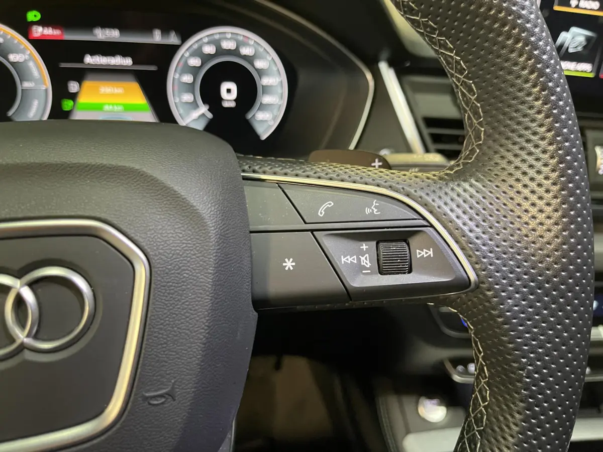 55 TFSI e S edition Competition 19"/Sportstoelen/Stoelverwarming/Adaptieve cruise/Dodehoek/Camera/Apple Carplay & Android Auto