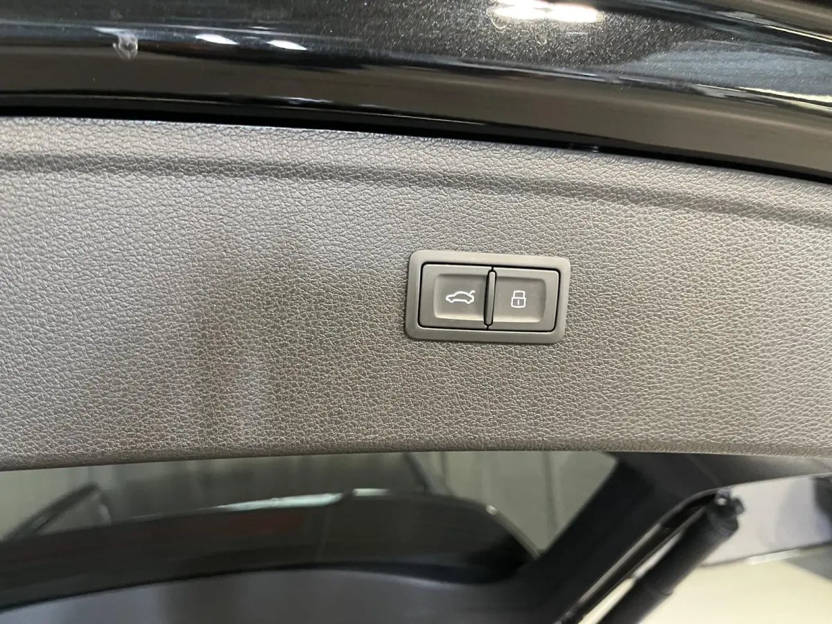 55 TFSI e S edition Competition 19"/Sportstoelen/Stoelverwarming/Adaptieve cruise/Dodehoek/Camera/Apple Carplay & Android Auto