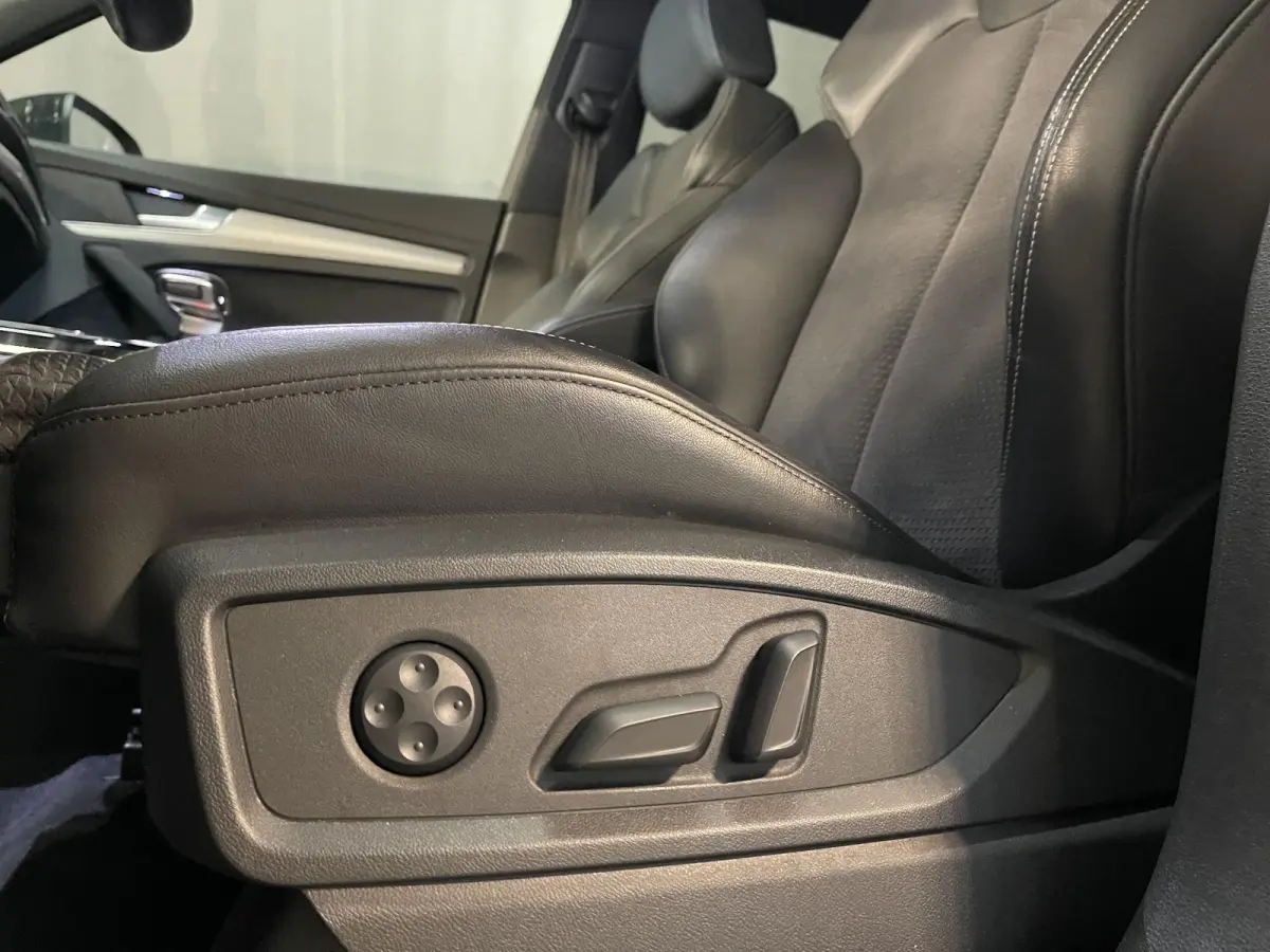 55 TFSI e S edition Competition 19"/Sportstoelen/Stoelverwarming/Adaptieve cruise/Dodehoek/Camera/Apple Carplay & Android Auto