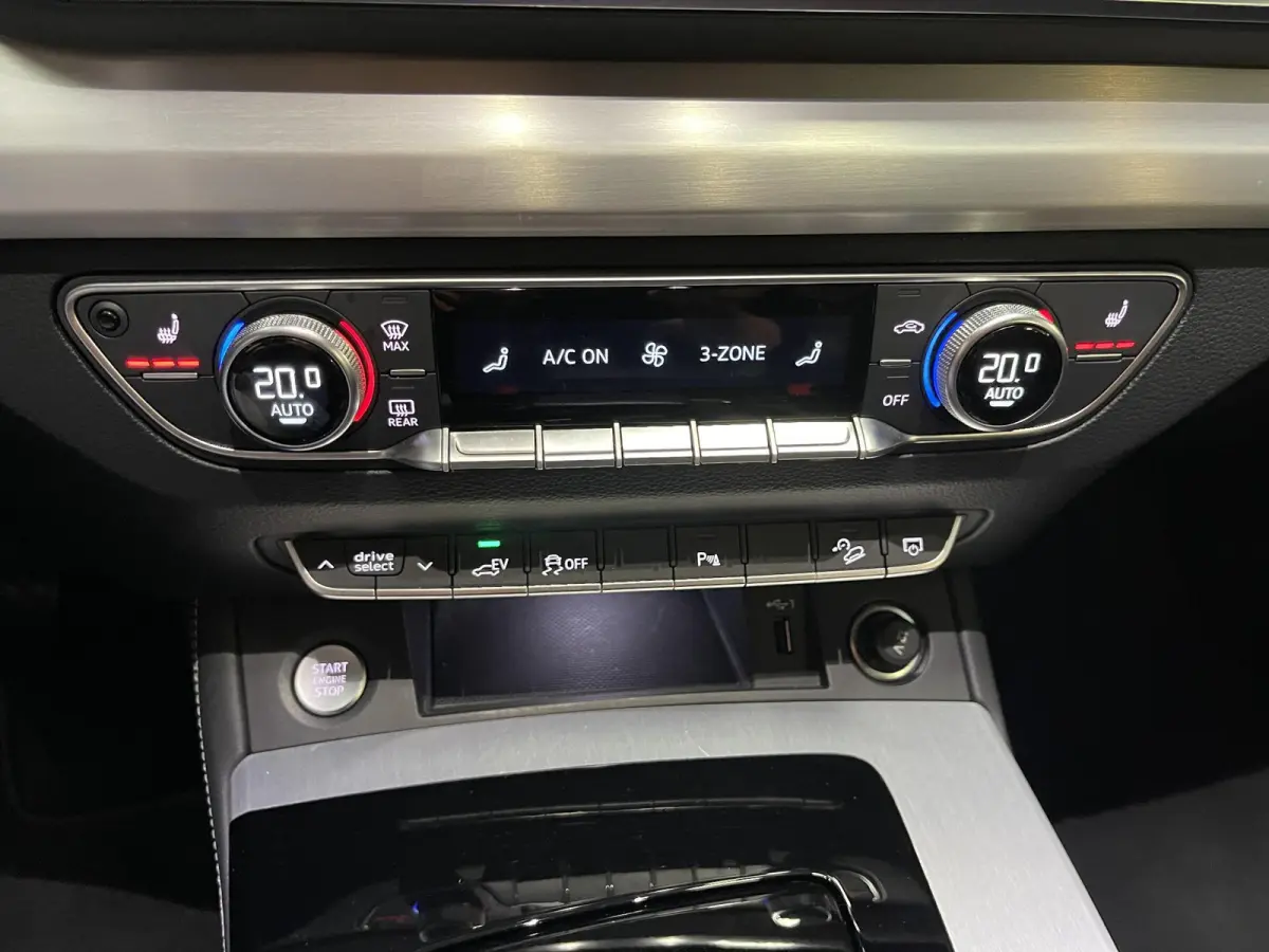 55 TFSI e S edition Competition 19"/Sportstoelen/Stoelverwarming/Adaptieve cruise/Dodehoek/Camera/Apple Carplay & Android Auto