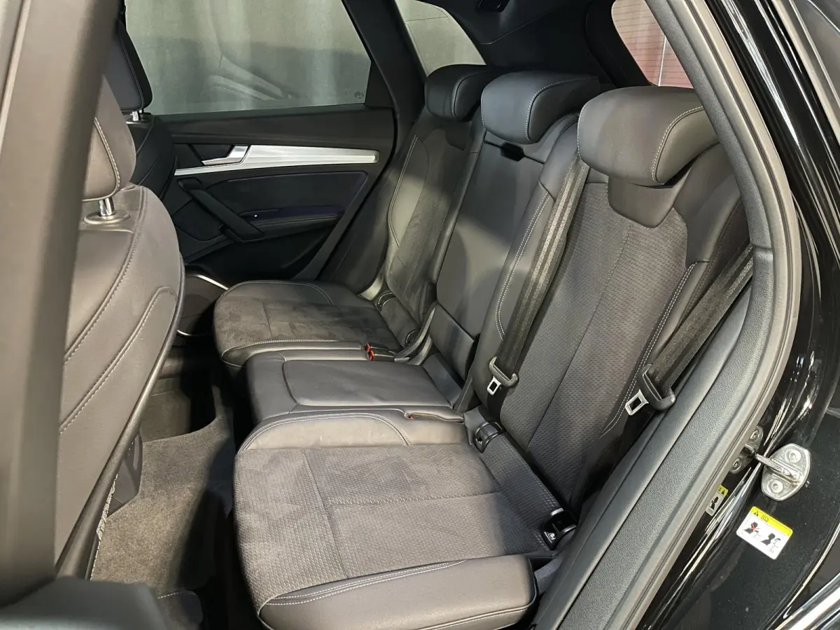 55 TFSI e S edition Competition 19"/Sportstoelen/Stoelverwarming/Adaptieve cruise/Dodehoek/Camera/Apple Carplay & Android Auto