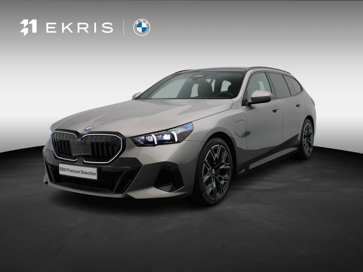 530e M Sport Edition | SoH 100% | Innovation Pack | Stuurwielrand Verwarmd | Trekhaak | Panoramadak | Driving Assistant Plus | Harman Kardon | 20''