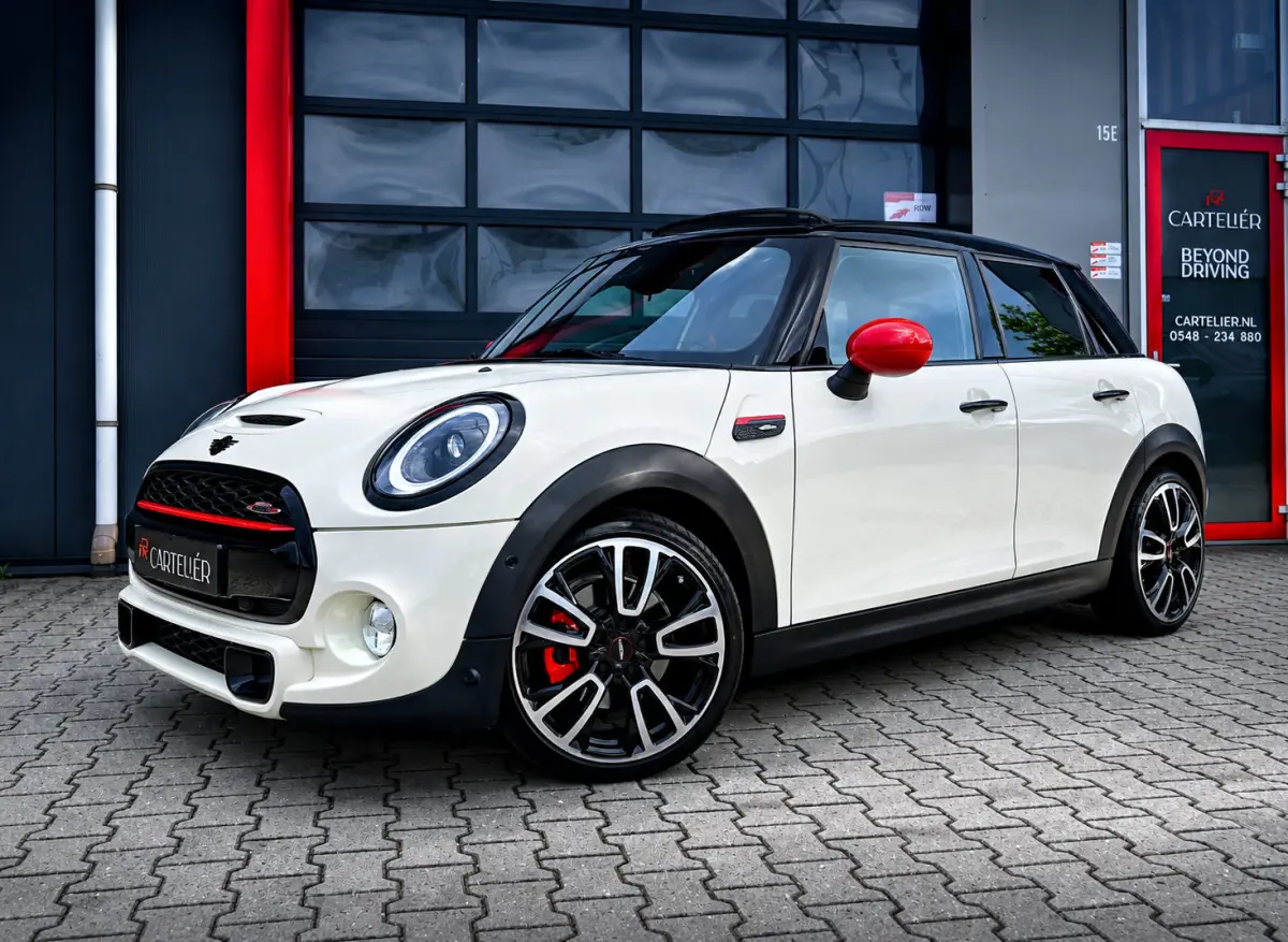 Mini 2.0 S John Cooper Works 211PK | Pano | Carplay | JCW Kit | PDC | Carplay | Stoelverwarming | Leder | Cruise | Schakelpaddles | Pepper White