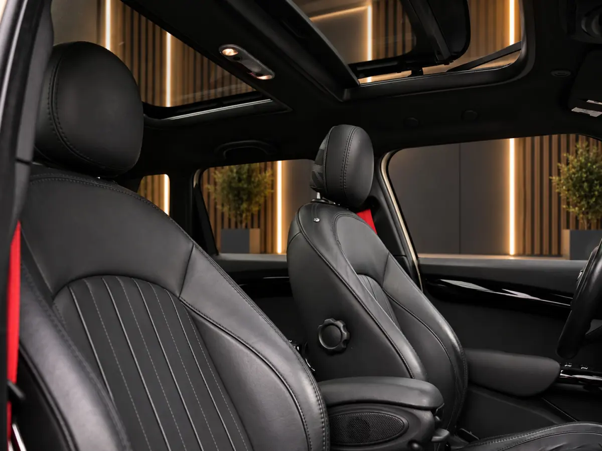 Mini 2.0 S John Cooper Works 211PK | Pano | Carplay | JCW Kit | PDC | Carplay | Stoelverwarming | Leder | Cruise | Schakelpaddles | Pepper White