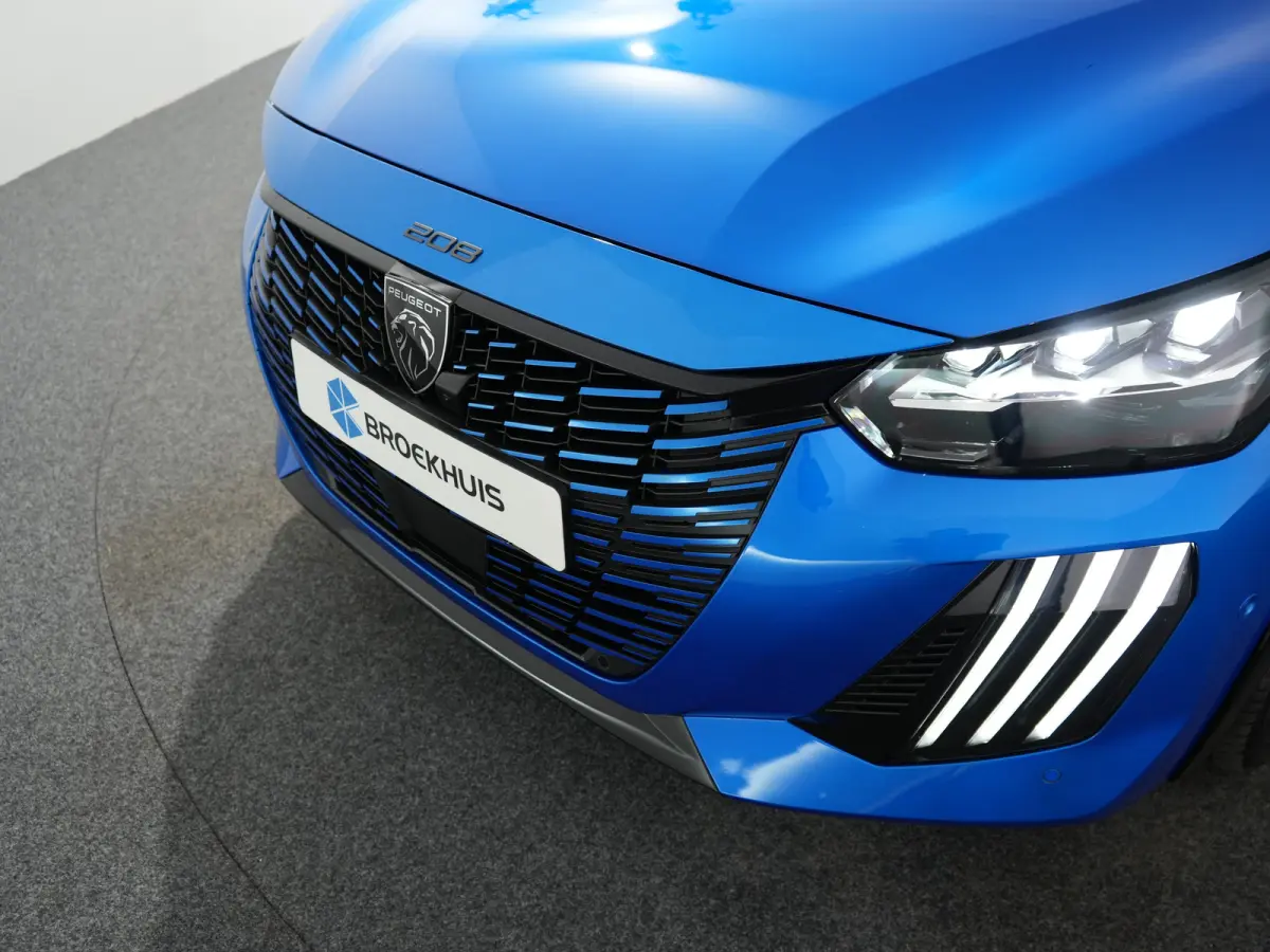 GT | 8 jaar fabrieksgarantie of 160.000 kilometer op het accupakket | Adaptieve cruise control met Stop&Go functie | Armsteunen op de voorportieren bekleed met kunstleder met groen sierstiks