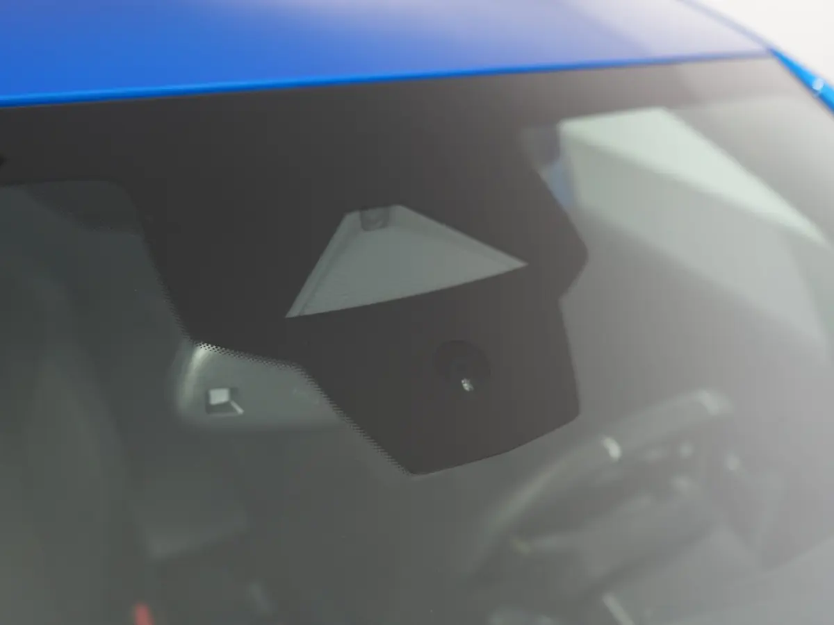 GT | 8 jaar fabrieksgarantie of 160.000 kilometer op het accupakket | Adaptieve cruise control met Stop&Go functie | Armsteunen op de voorportieren bekleed met kunstleder met groen sierstiks