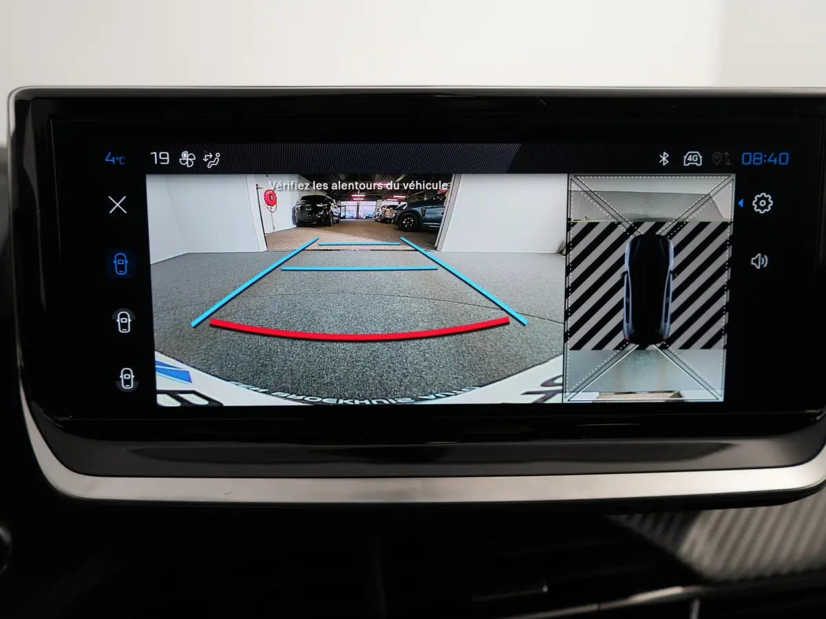 GT | 8 jaar fabrieksgarantie of 160.000 kilometer op het accupakket | Adaptieve cruise control met Stop&Go functie | Armsteunen op de voorportieren bekleed met kunstleder met groen sierstiks
