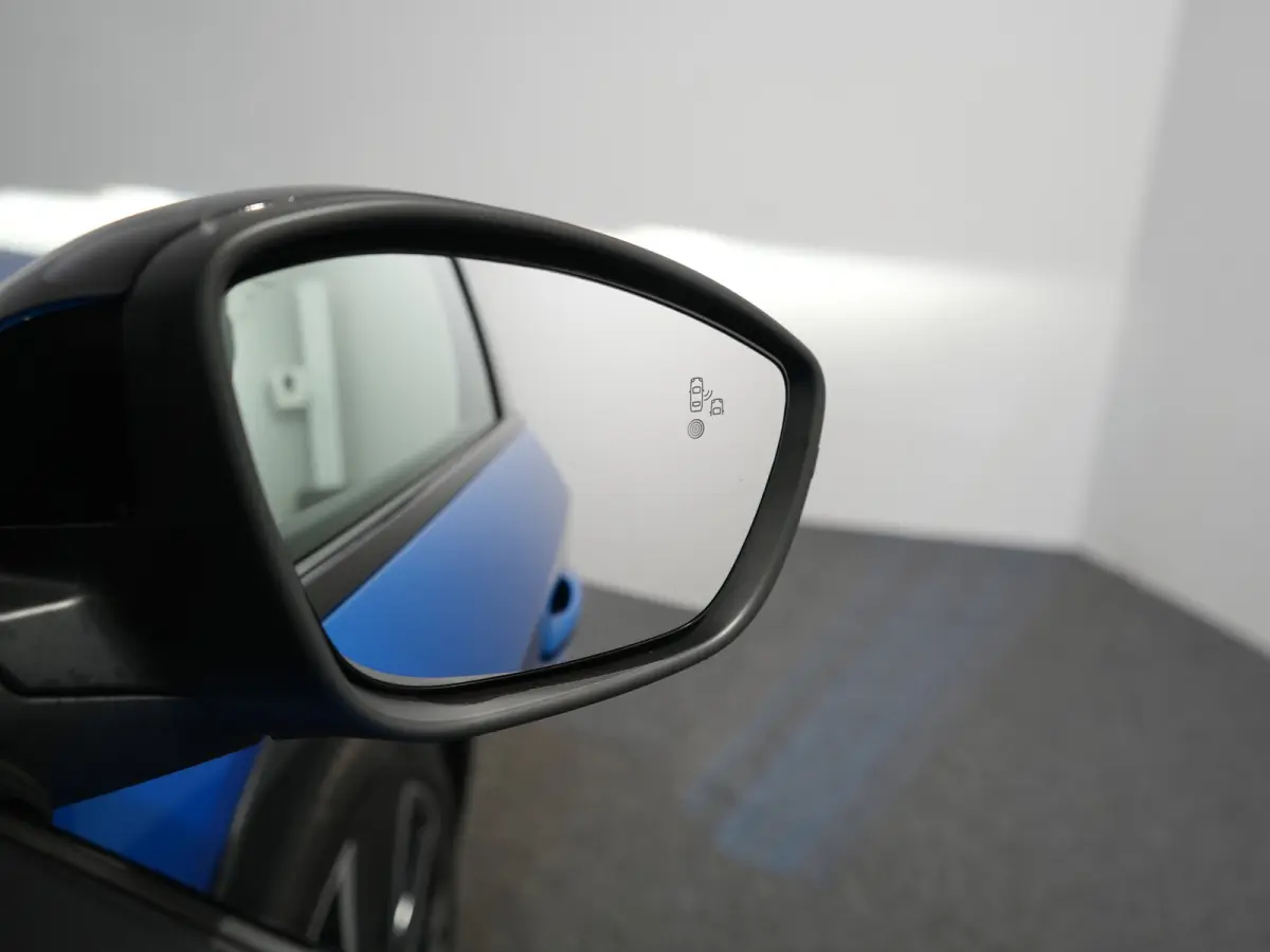 GT | 8 jaar fabrieksgarantie of 160.000 kilometer op het accupakket | Adaptieve cruise control met Stop&Go functie | Armsteunen op de voorportieren bekleed met kunstleder met groen sierstiks