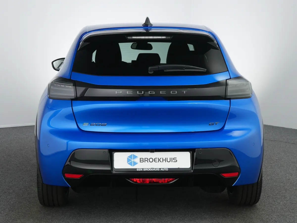 GT | 8 jaar fabrieksgarantie of 160.000 kilometer op het accupakket | Adaptieve cruise control met Stop&Go functie | Armsteunen op de voorportieren bekleed met kunstleder met groen sierstiks