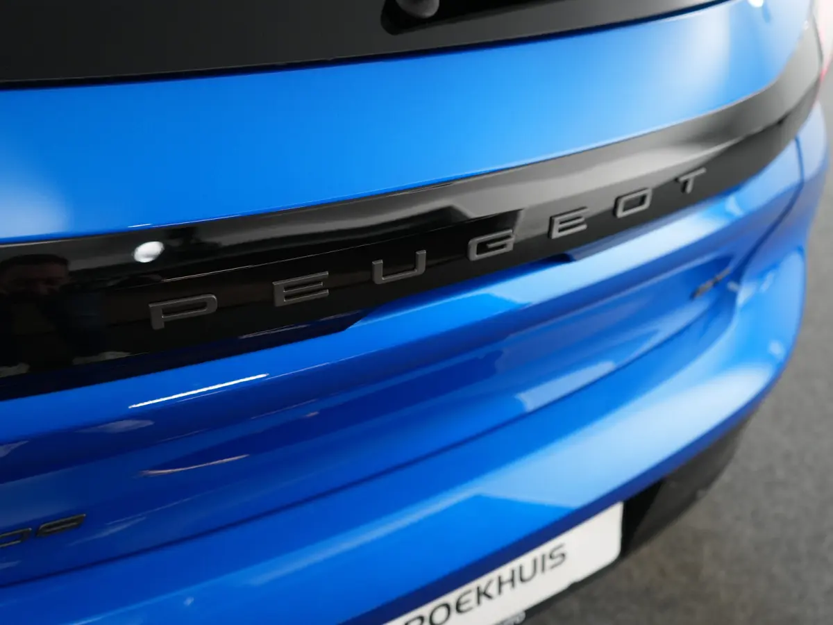 GT | 8 jaar fabrieksgarantie of 160.000 kilometer op het accupakket | Adaptieve cruise control met Stop&Go functie | Armsteunen op de voorportieren bekleed met kunstleder met groen sierstiks