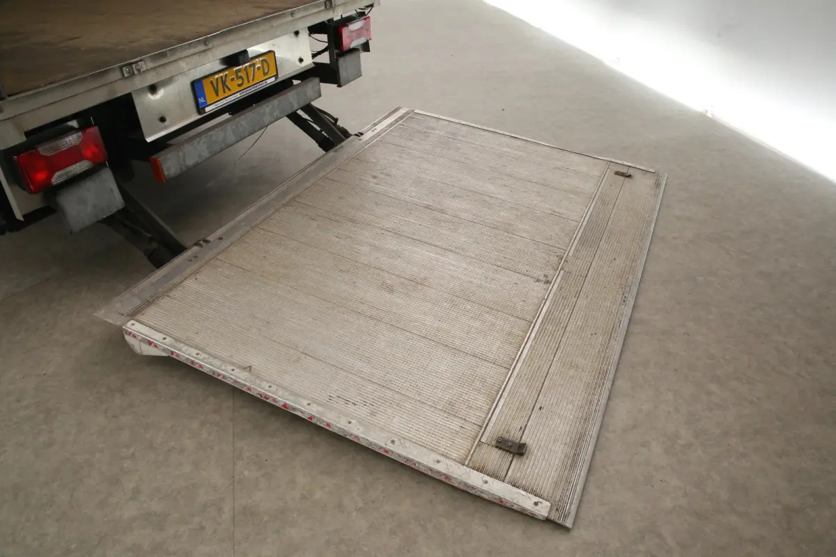 35C13D 2.3 375 N1* | Dubbellucht | Laadklep | Zijdeur | Laadbak | Airco | 3 Zits