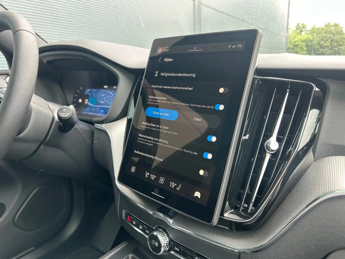 T6 Plus Black Edition Recharge Plug-In Hybrid AWD | H&K | HUD | Pano | Trekhaak | Nappa leder | Stoelventilatie | 360 camera |