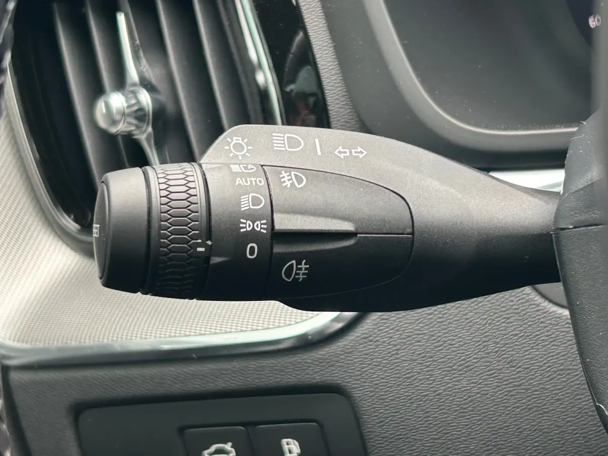 T6 Plus Black Edition Recharge Plug-In Hybrid AWD | H&K | HUD | Pano | Trekhaak | Nappa leder | Stoelventilatie | 360 camera |