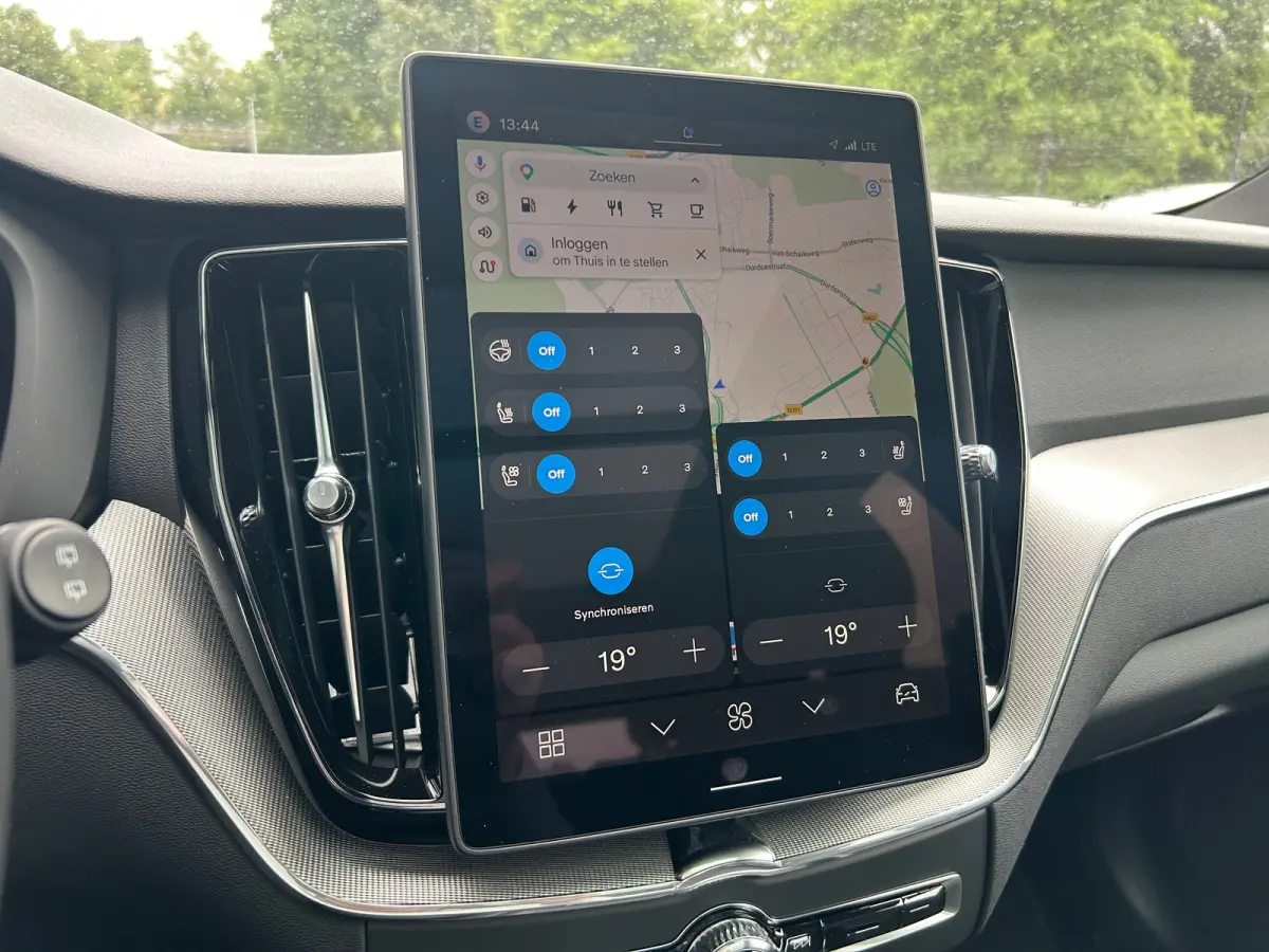 T6 Plus Black Edition Recharge Plug-In Hybrid AWD | H&K | HUD | Pano | Trekhaak | Nappa leder | Stoelventilatie | 360 camera |