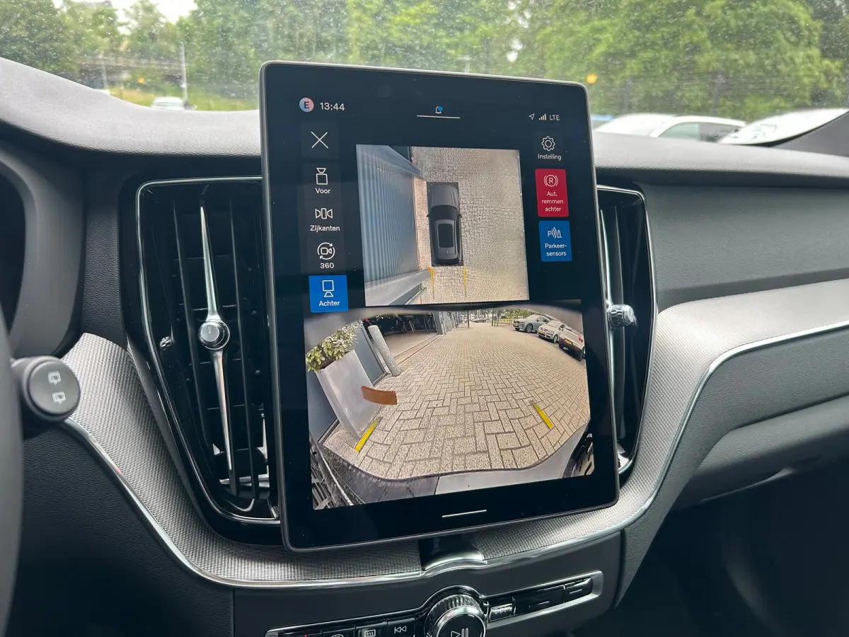 T6 Plus Black Edition Recharge Plug-In Hybrid AWD | H&K | HUD | Pano | Trekhaak | Nappa leder | Stoelventilatie | 360 camera |