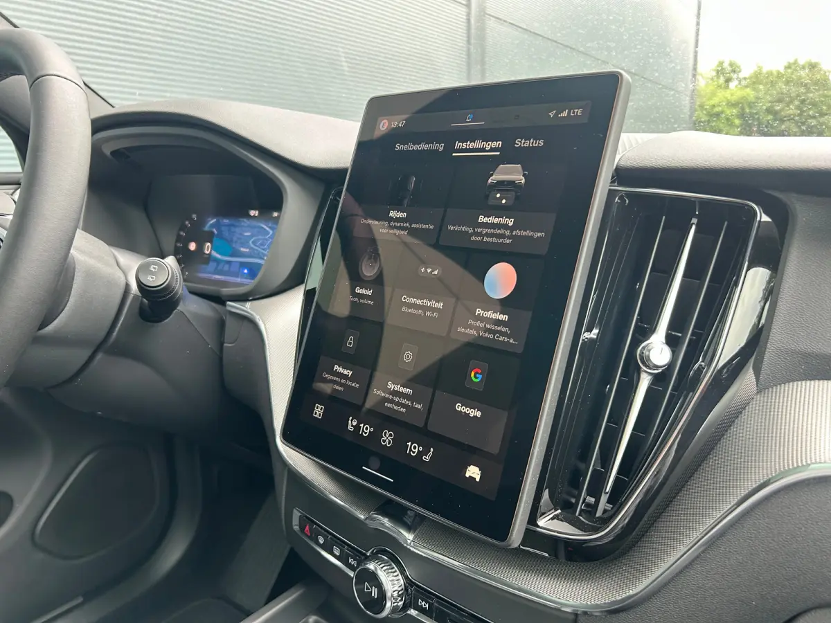 T6 Plus Black Edition Recharge Plug-In Hybrid AWD | H&K | HUD | Pano | Trekhaak | Nappa leder | Stoelventilatie | 360 camera |