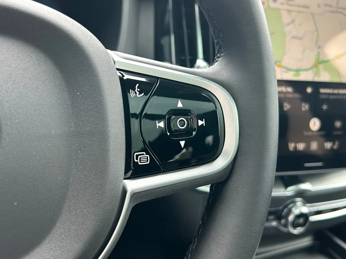 T6 Plus Black Edition Recharge Plug-In Hybrid AWD | H&K | HUD | Pano | Trekhaak | Nappa leder | Stoelventilatie | 360 camera |