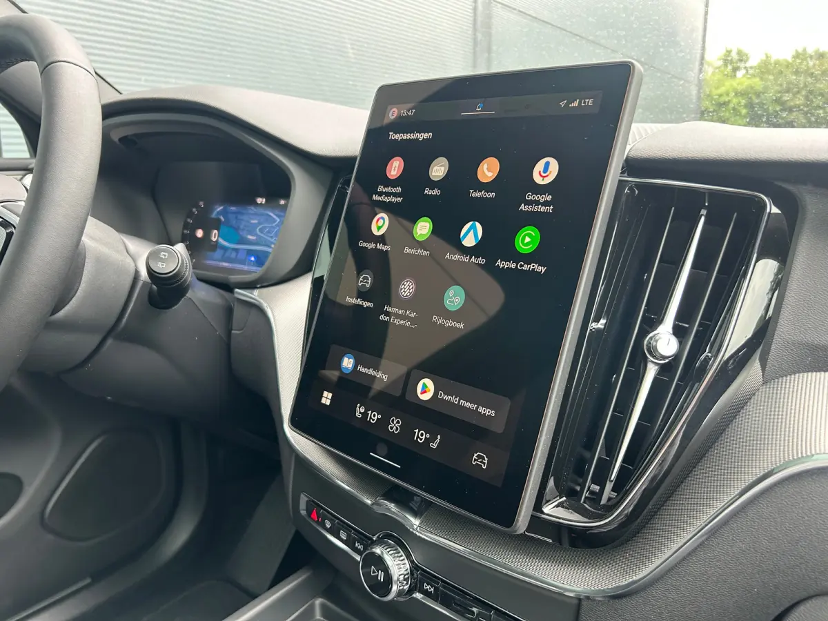 T6 Plus Black Edition Recharge Plug-In Hybrid AWD | H&K | HUD | Pano | Trekhaak | Nappa leder | Stoelventilatie | 360 camera |