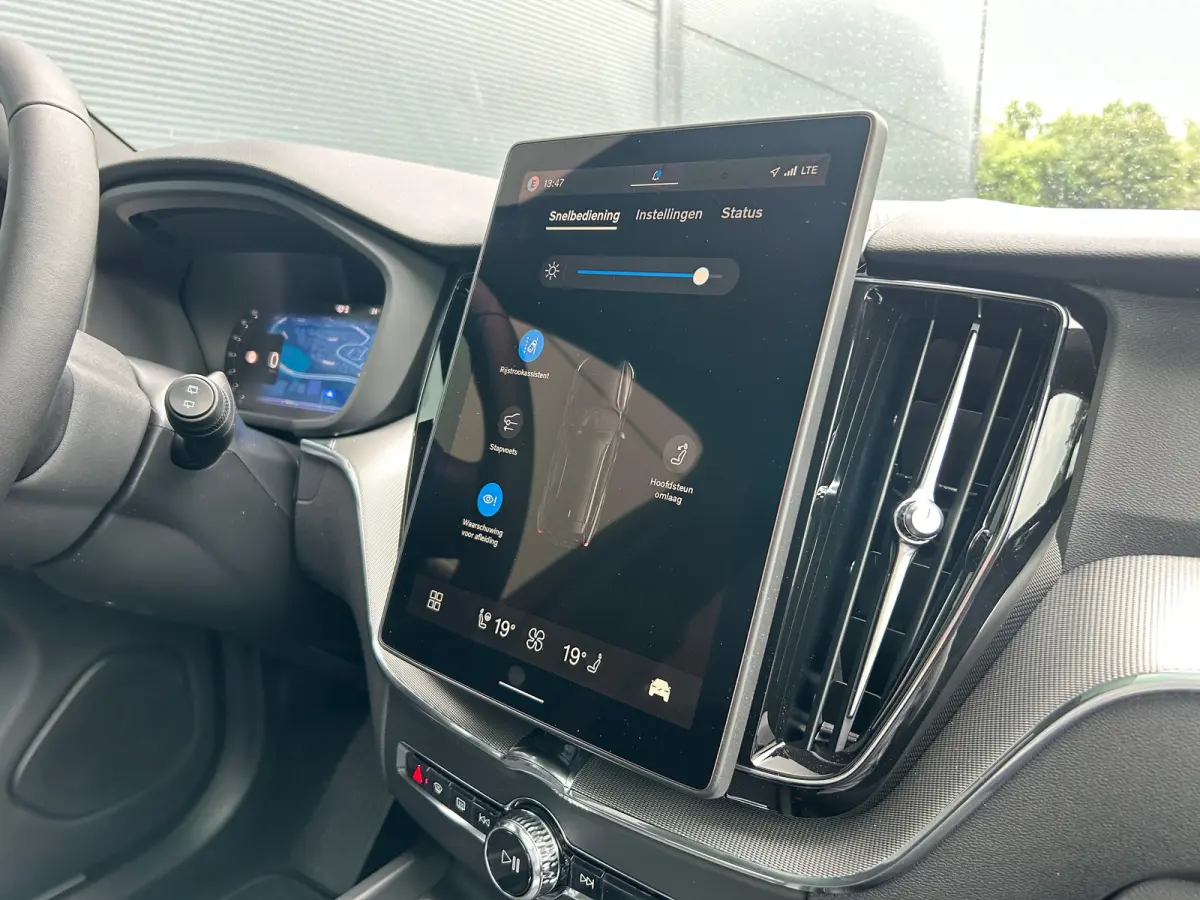 T6 Plus Black Edition Recharge Plug-In Hybrid AWD | H&K | HUD | Pano | Trekhaak | Nappa leder | Stoelventilatie | 360 camera |